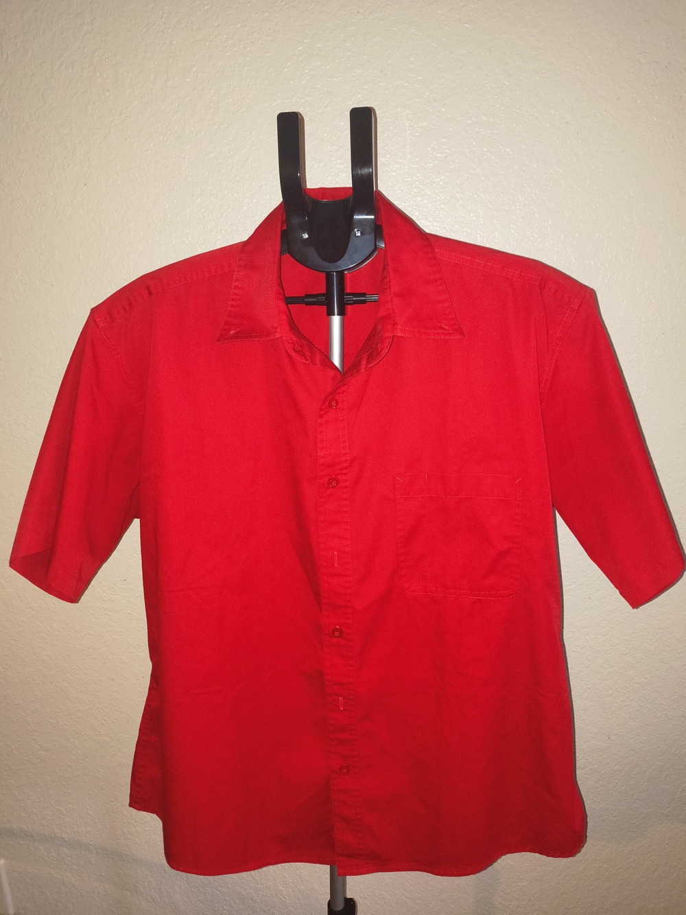 Doc & Amelia by Cintas Red Short Sleeve Button Up Work Shirt Size L Uniform